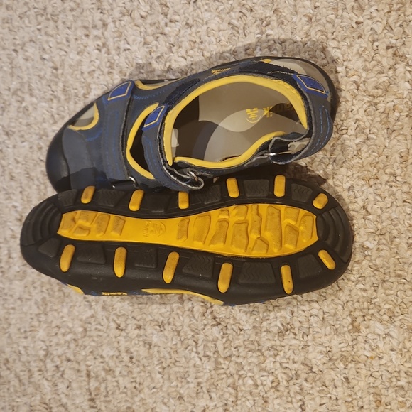 Kamik close toe sandal size 4 - Picture 4 of 6